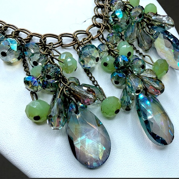 🌺 Genuine Crystal Necklace - Picture 7 of 10